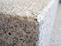 Blockstufen Granit hellgrau	