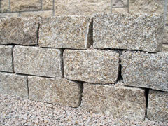 Granit-Mauersteine gelb, mittel- bis grobkörnig, aus deutscher Produktion, gespalten (trocken)