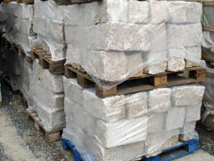 Granit-Mauersteine gelb, mittel- bis grobkörnig, aus deutscher Produktion, gespalten